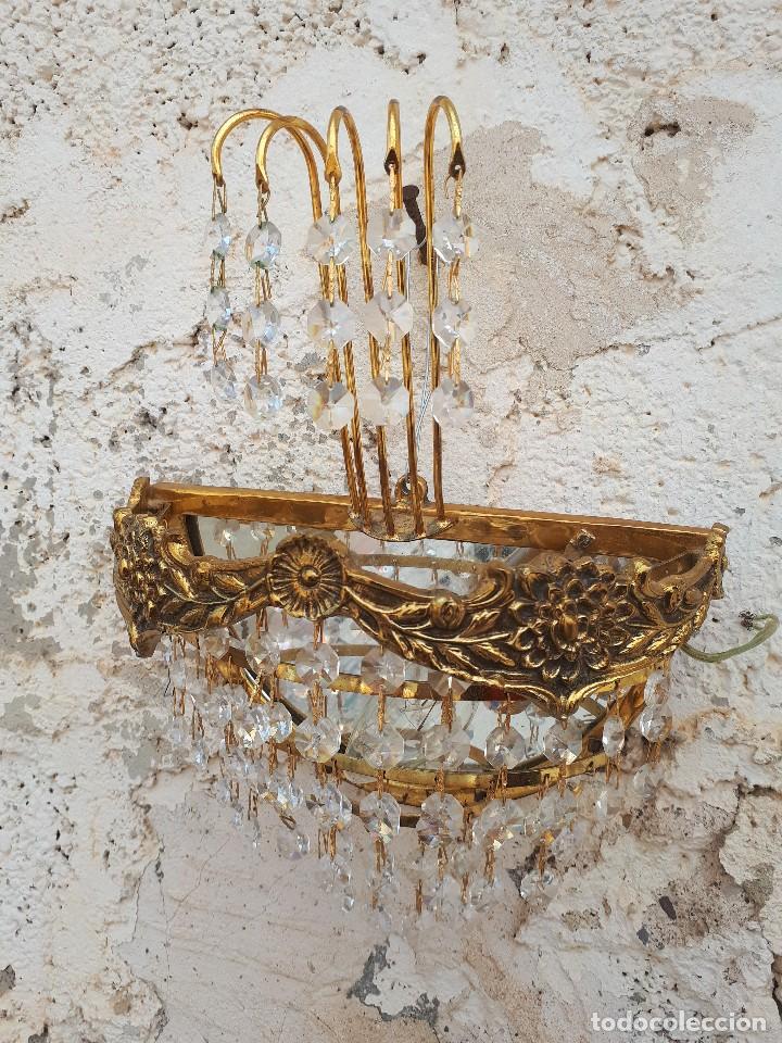 Antig&uuml;edades: antiguo aplique de pared en bronce y cristales - Foto 1