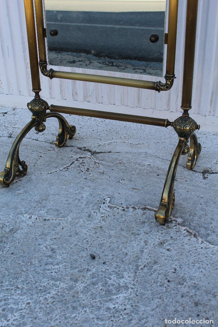 Antig&uuml;edades: espejo de pie en bronce - Foto 2
