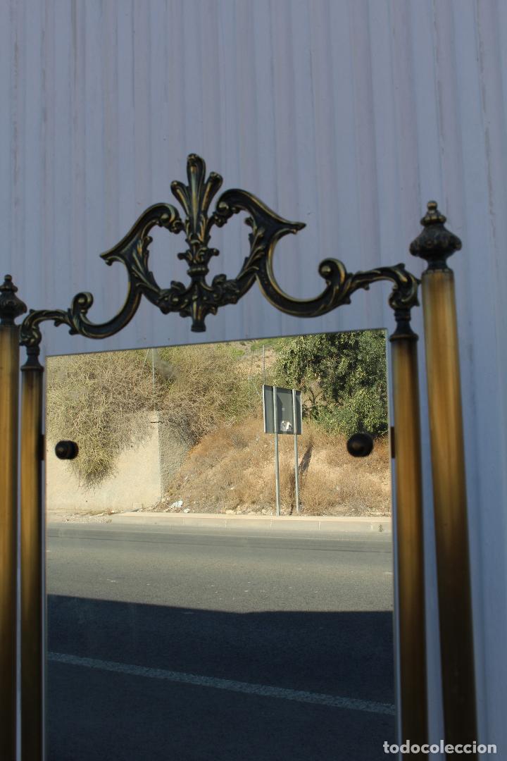 Antig&uuml;edades: espejo de pie en bronce - Foto 3