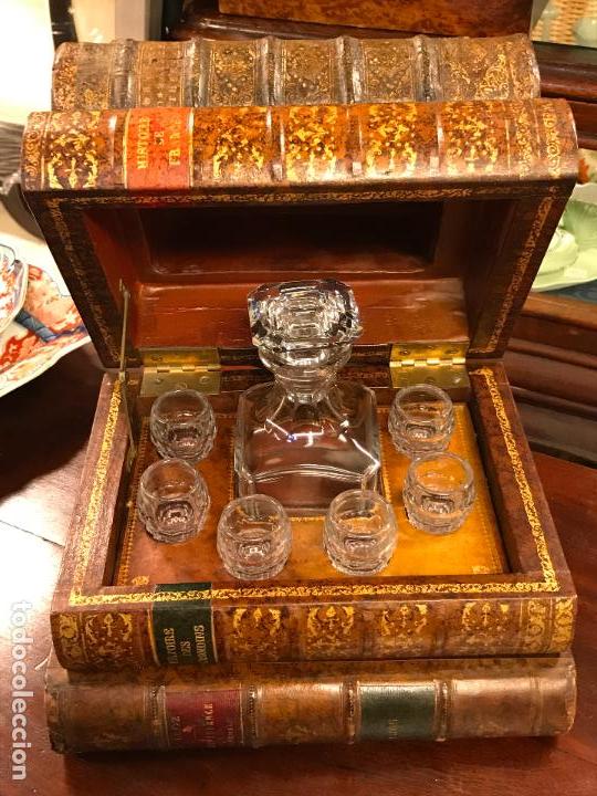 Antig&uuml;edades: ORIGINAL&Iacute;SIMA LICORERA DE MESA EN FORMA DE LIBROS - Foto 1