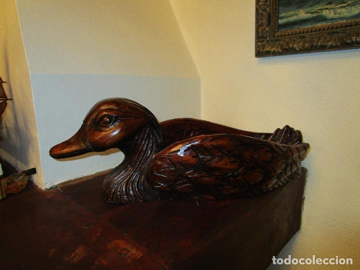 Antig&uuml;edades: BANDEJA MADERA TALLA FORMA DE PATO - Foto 1