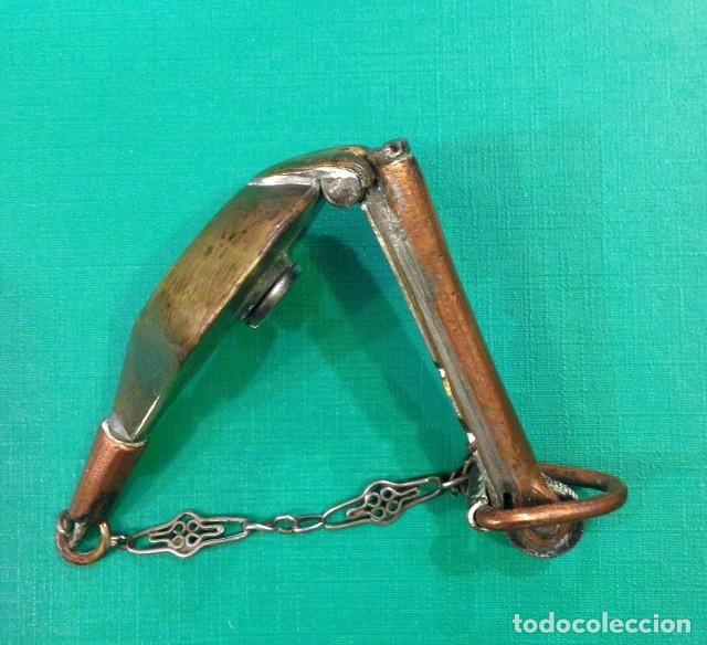 Antig&uuml;edades: ANTIGUO MECHERO DE BRONCE Y COBRE - Foto 3