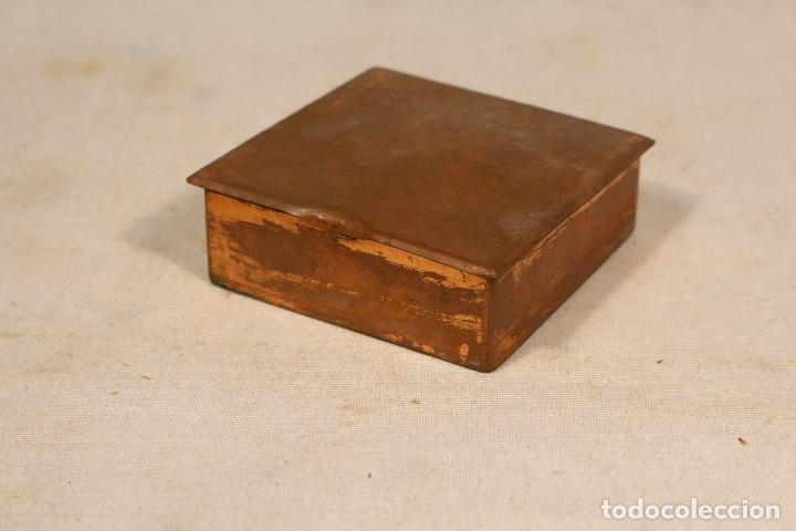 Antig&uuml;edades: caja en madera y cobre - Foto 5