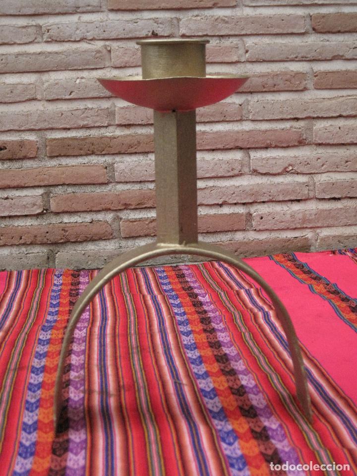 Antig&uuml;edades: PORTAVELAS EN HIERRO FORJADO. - Foto 2
