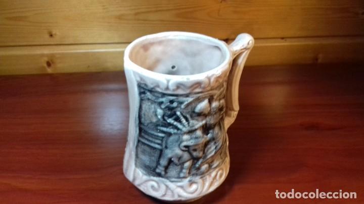 Antig&uuml;edades: Juego de 4 jarras ceramicas con relieves - Foto 6
