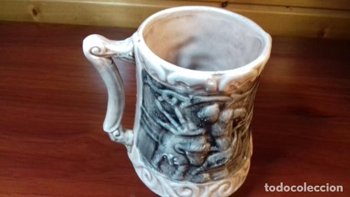 Antig&uuml;edades: Juego de 4 jarras ceramicas con relieves - Foto 7