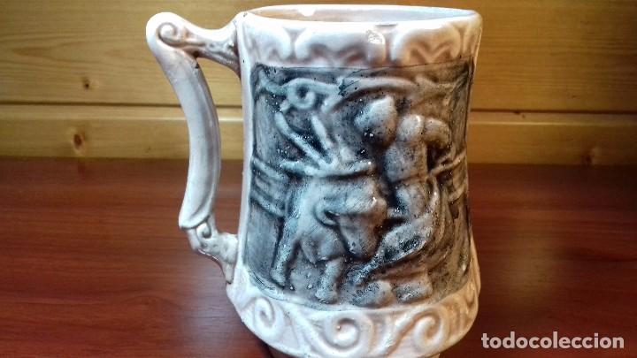 Antig&uuml;edades: Juego de 4 jarras ceramicas con relieves - Foto 8