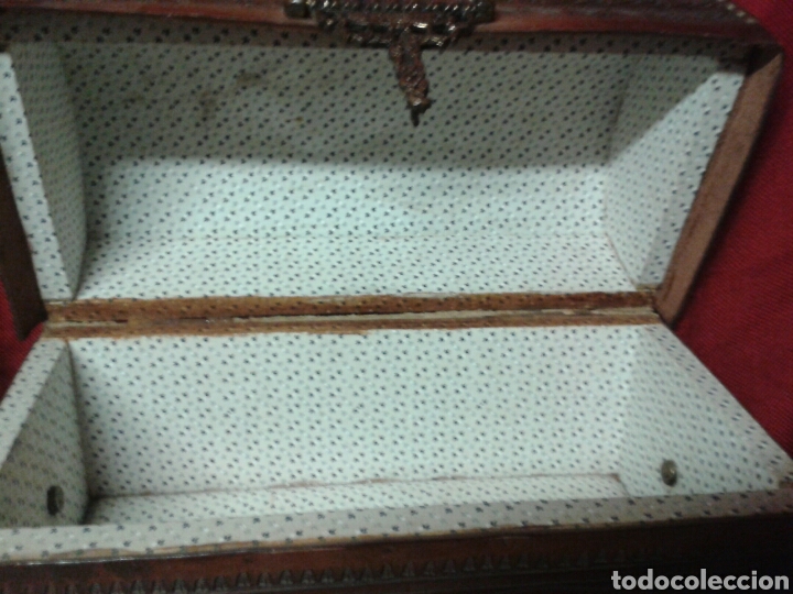 Antig&uuml;edades: ANTIGUO BAUL EN CUERO REPUJADO - Foto 7