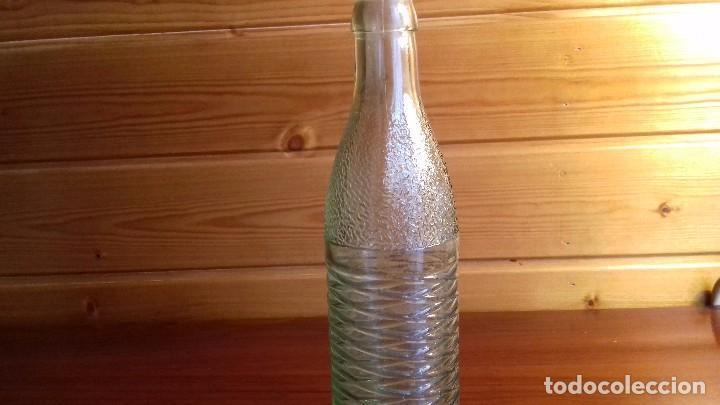 Antig&uuml;edades: Botella de vidrio antigua - Foto 2