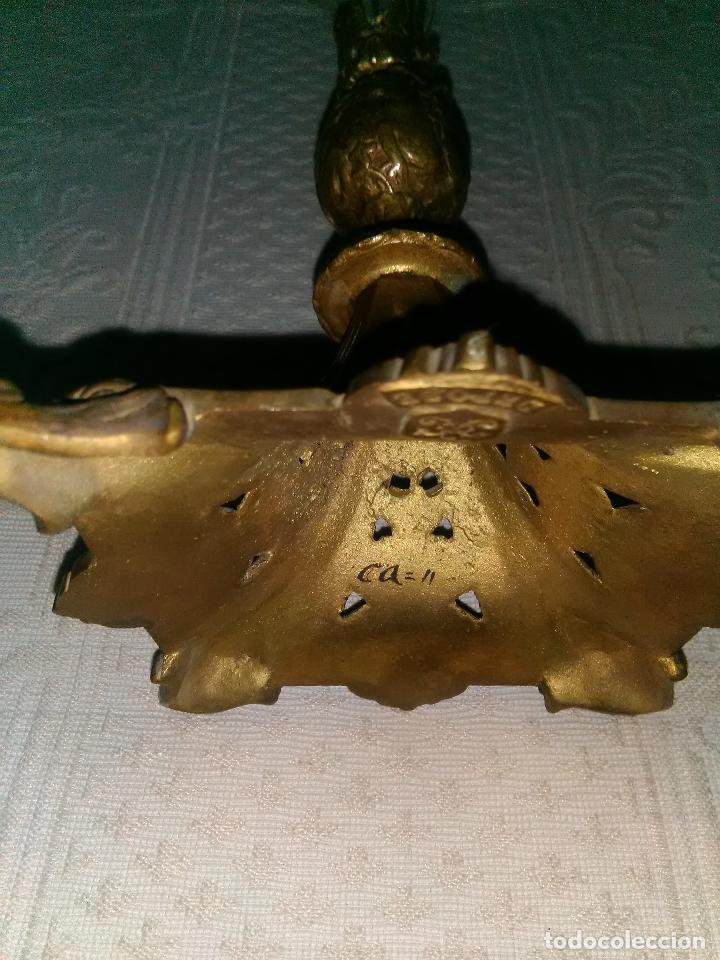 Antig&uuml;edades: antiguo jarr&oacute;n violetero tulipero centro de mesa base bronce - Foto 15