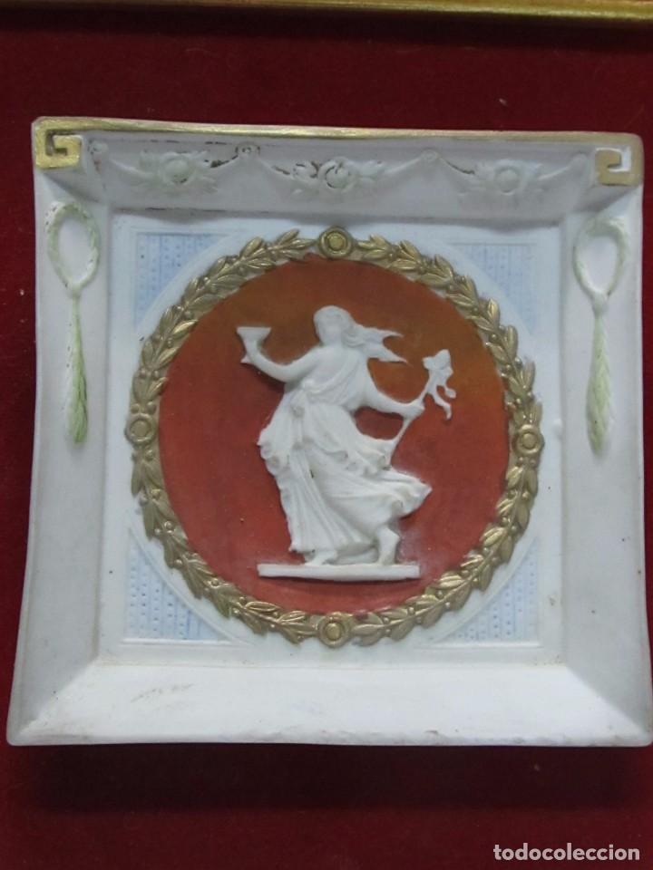 Antig&uuml;edades: CUADRO DE PORCELANA ESTILO CAMAFEO - Foto 3