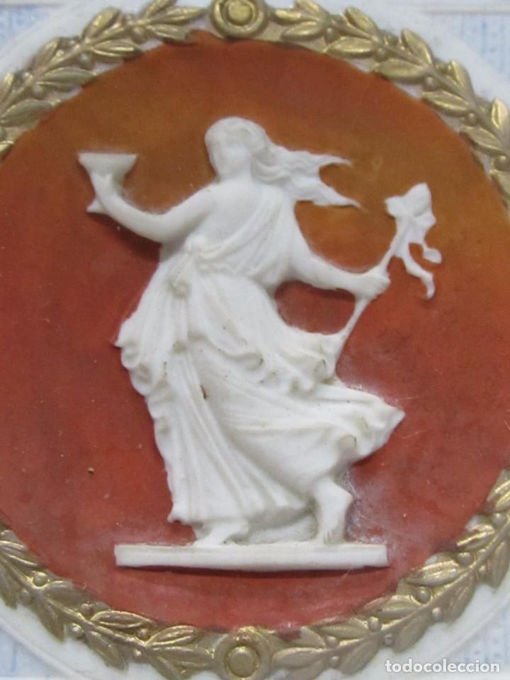 Antig&uuml;edades: CUADRO DE PORCELANA ESTILO CAMAFEO - Foto 5