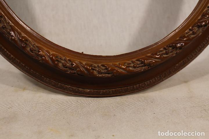 Antig&uuml;edades: marco oval en resina color marron - Foto 3