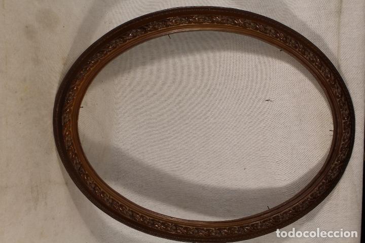 Antig&uuml;edades: marco oval en resina color marron - Foto 4