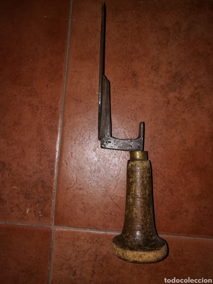 Antig&uuml;edades: Util de herrero,para tallar pezu&ntilde;as - Foto 2