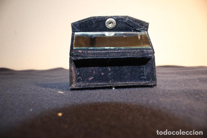 Antig&uuml;edades: caja de terciopelo y metal - Foto 9