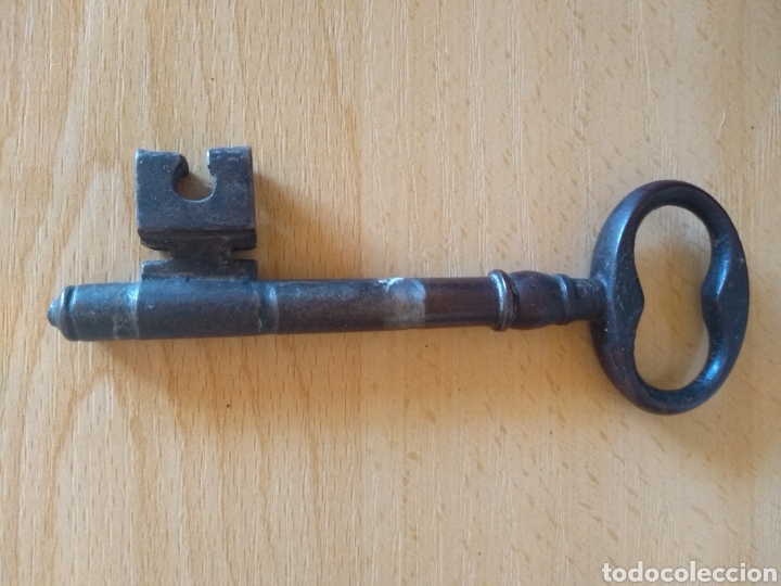 Antig&uuml;edades: **ANTIGUA LLAVE DE HIERRO MACIZO (11 CM)** - Foto 1
