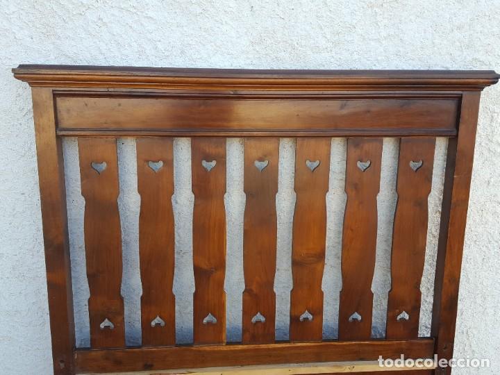 Antig&uuml;edades: Cama completa de madera maciza lacada, impecable (rebajada) - Foto 4