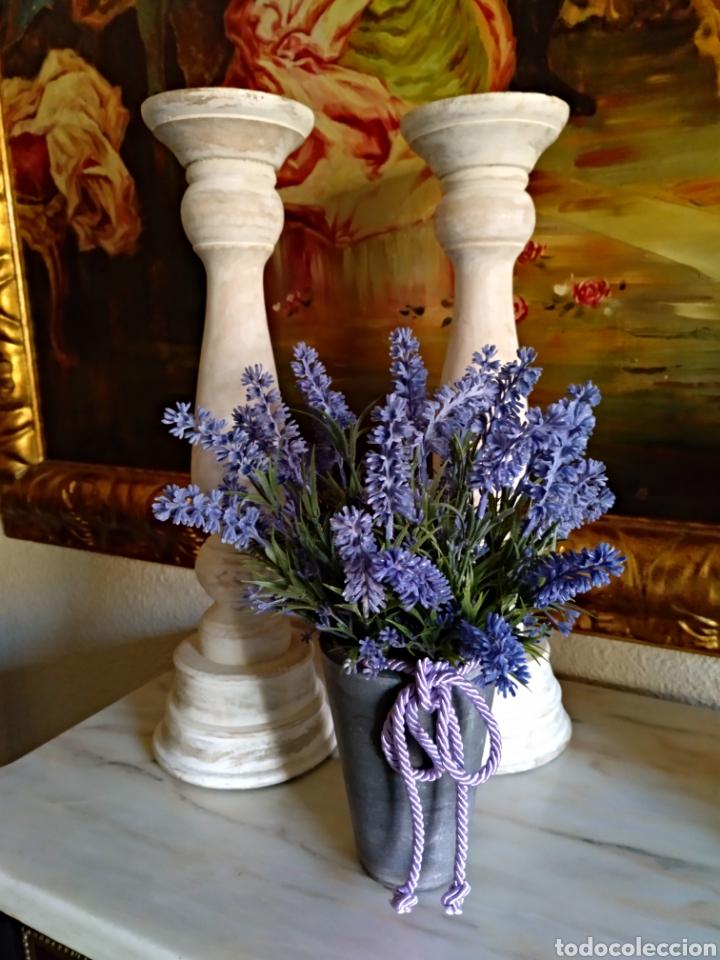 Antig&uuml;edades: Candelabros de madera y lavanda artificial - Foto 1