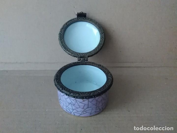 Antig&uuml;edades: Caja porcelana y bronce - Foto 2