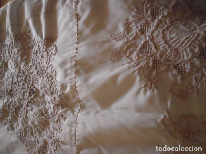 Antig&uuml;edades: Mantel bordado con 6 servilletas - Foto 5