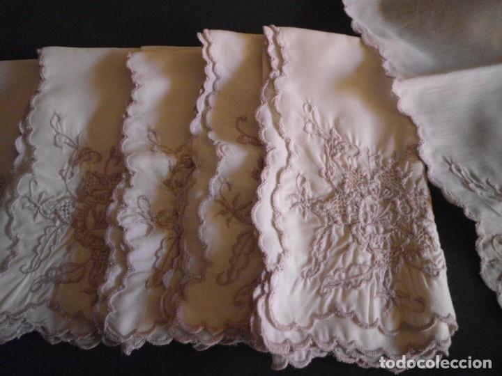 Antig&uuml;edades: Mantel bordado con 6 servilletas - Foto 11