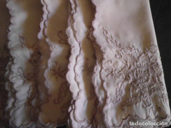 Antig&uuml;edades: Mantel bordado con 6 servilletas - Foto 12