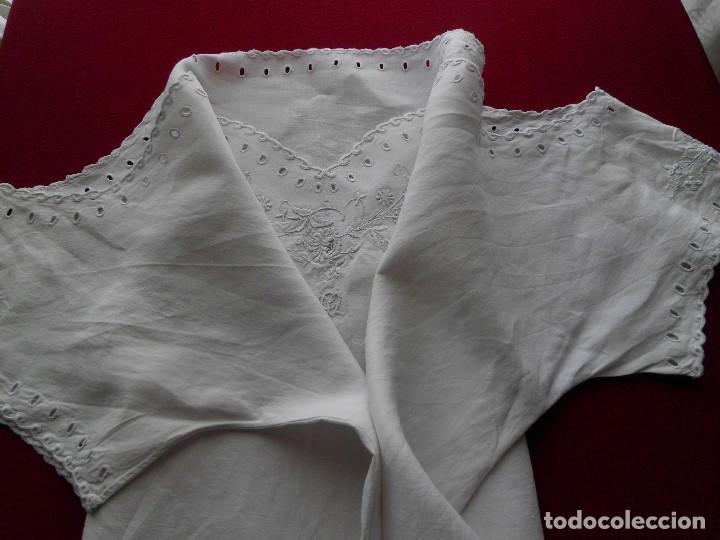 Antig&uuml;edades: Antiguo camis&oacute;n de hilo bordado - Foto 6