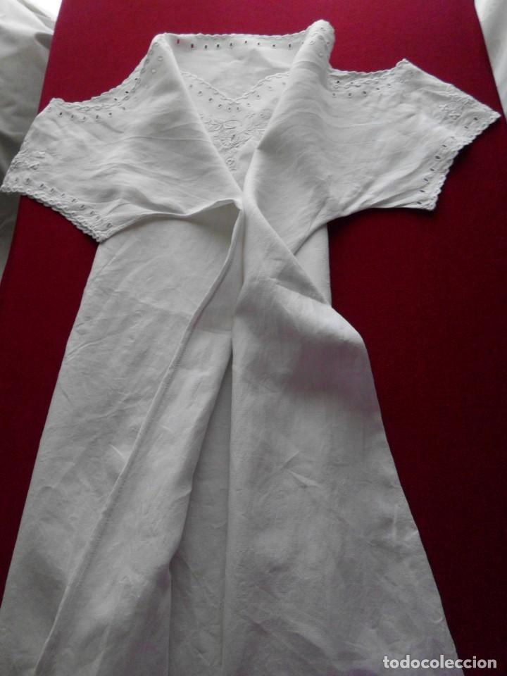 Antig&uuml;edades: Antiguo camis&oacute;n de hilo bordado - Foto 1