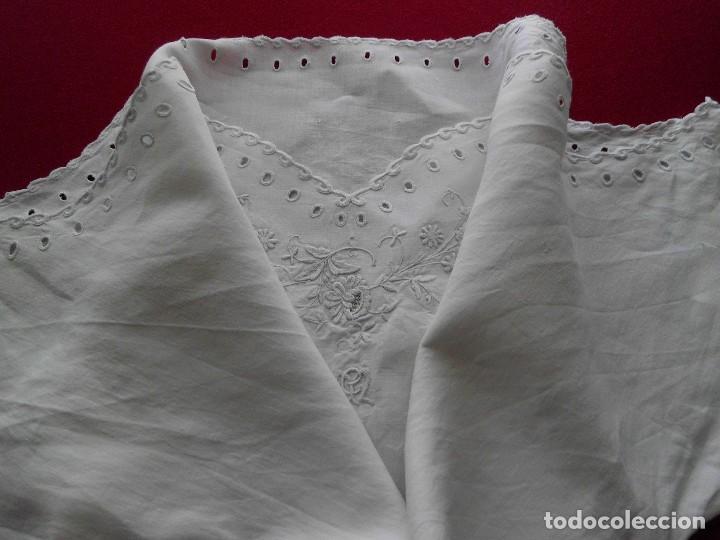 Antig&uuml;edades: Antiguo camis&oacute;n de hilo bordado - Foto 5