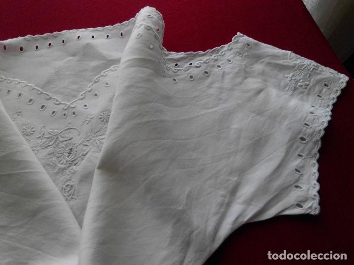 Antig&uuml;edades: Antiguo camis&oacute;n de hilo bordado - Foto 8