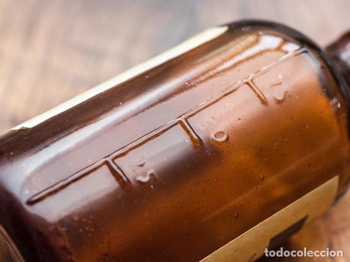 Antig&uuml;edades: Frasco de cristal Vigorinipe A-D-E para ganado - Foto 2