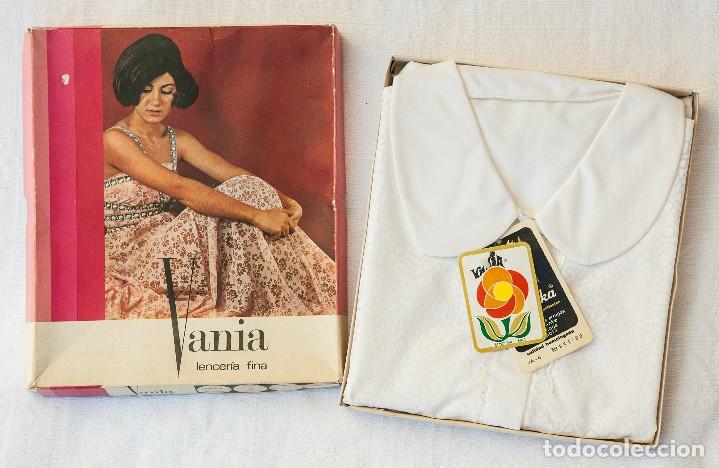 Antiguidades: Interesante camis&oacute;n de lencer&iacute;a fina Vania. A&ntilde;os 70. Nuevo en su caja y con etiquetas.
