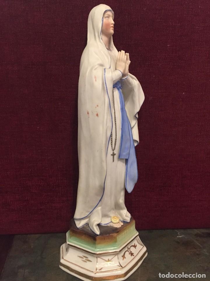 Antig&uuml;edades: Virgen de Lourdes de biscuit s. XIX - Foto 2