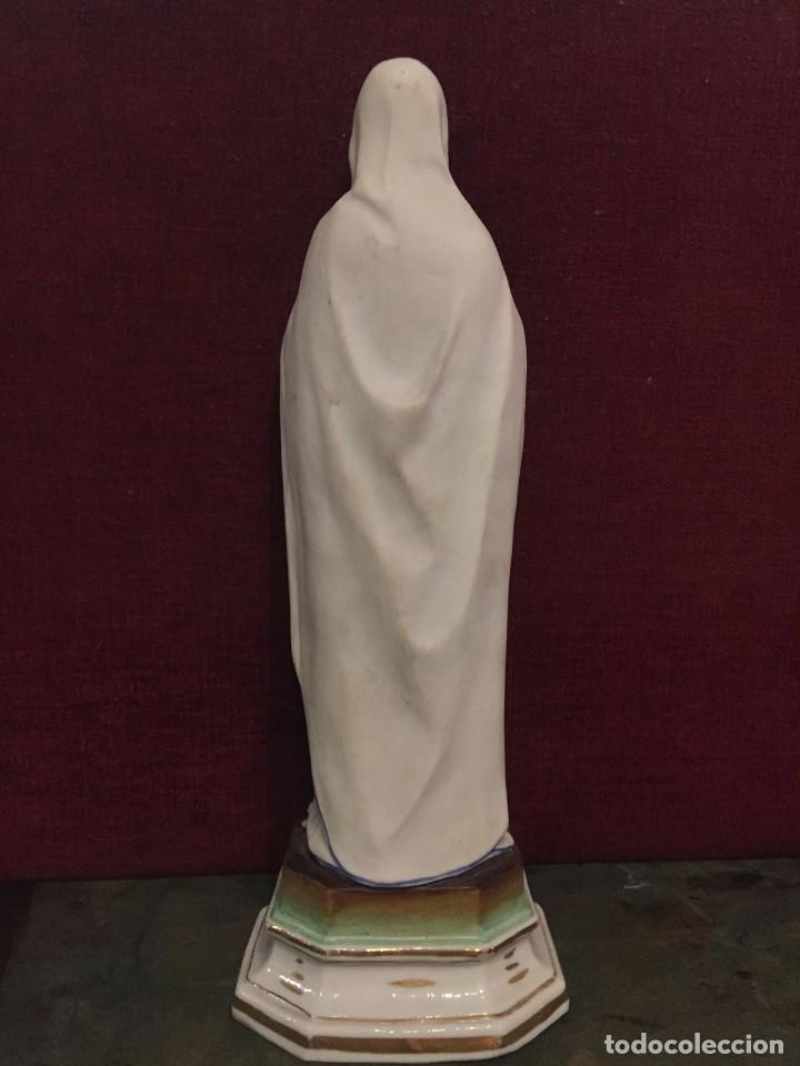 Antig&uuml;edades: Virgen de Lourdes de biscuit s. XIX - Foto 3