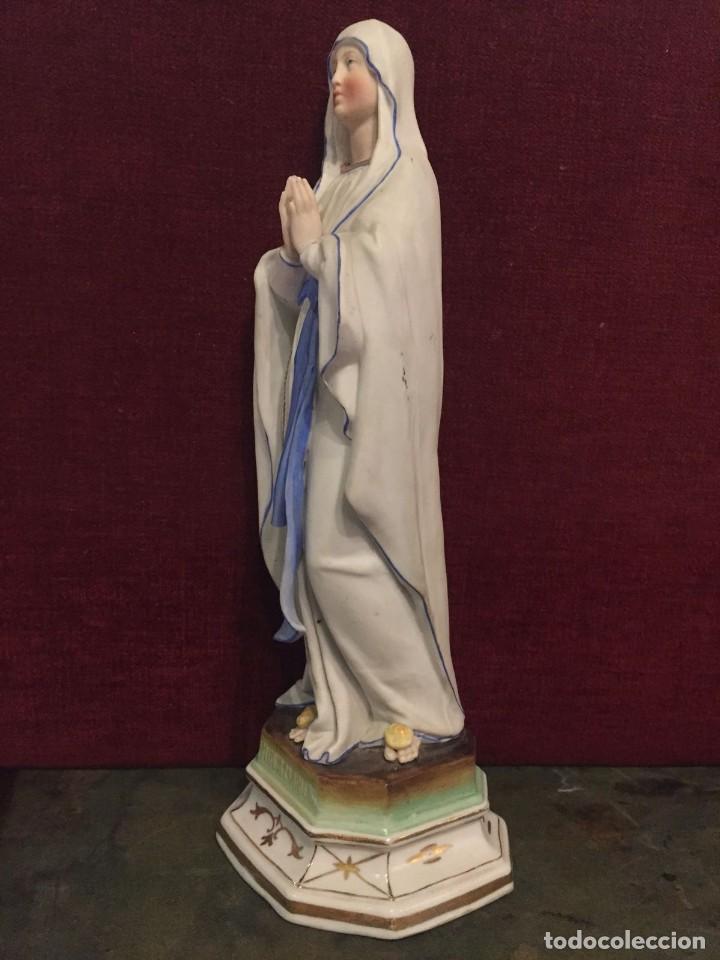 Antig&uuml;edades: Virgen de Lourdes de biscuit s. XIX - Foto 4