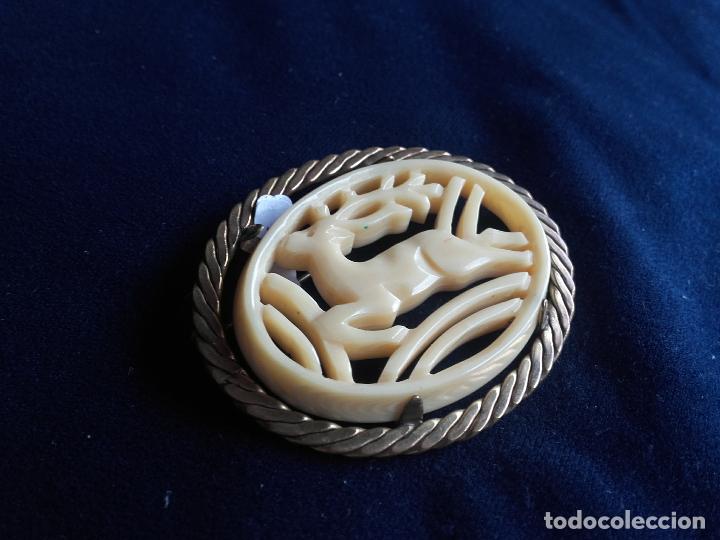 Antig&uuml;edades: Broche marfilina - Foto 2