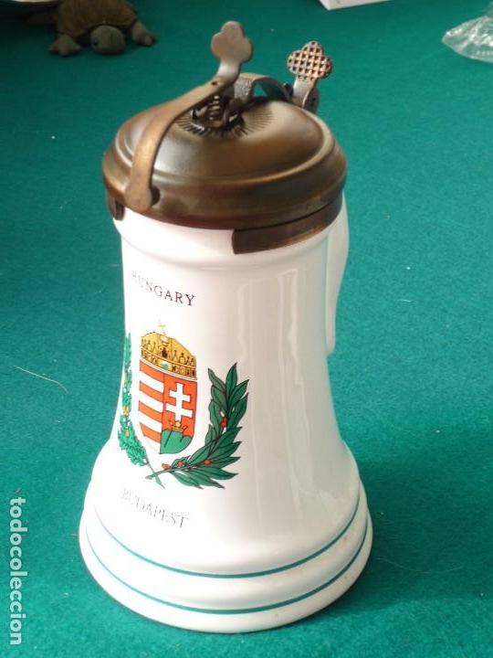 Antiquit&eacute;s: JARRA DE CERVZA DE PORCELANA CON TAPA METALICA CUANDO SE ABRE LA TAPA SUENA UNA CAMPANA..