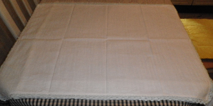 Antig&uuml;edades: mantel de hilo rematado con puntilla - Foto 2