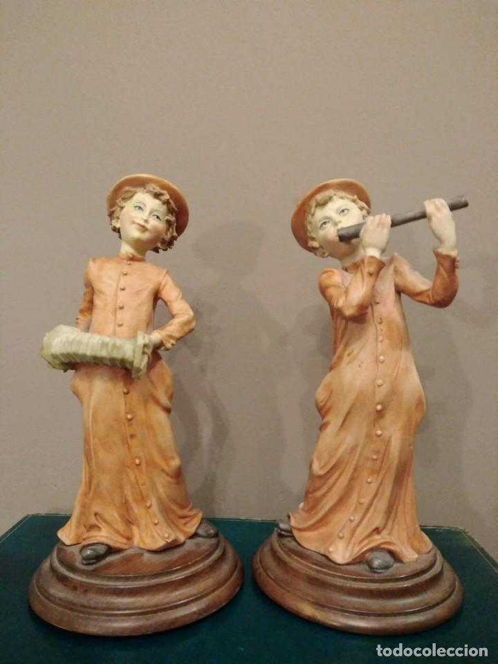 Antig&uuml;edades: PAREJA M&Uacute;SICOS CAPODIMONTE - Foto 1