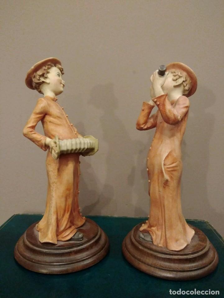 Antig&uuml;edades: PAREJA M&Uacute;SICOS CAPODIMONTE - Foto 2