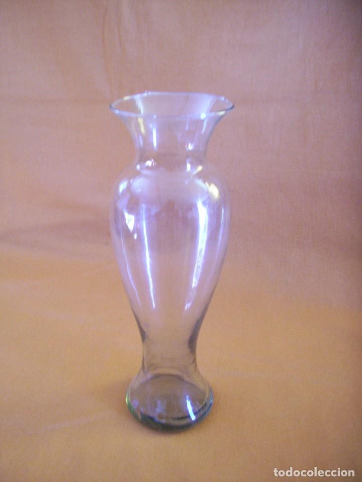 Antig&uuml;edades: VIOLETERA DE CRISTAL SOPLADO - Foto 1