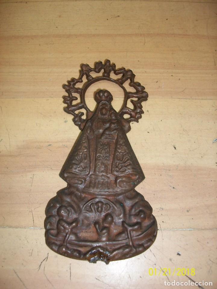 IMAGEN EN HIERRO COLADO DE LA VIRGEN DEL CARMEN (Antigüedades - Religiosas - Medallas Antiguas)