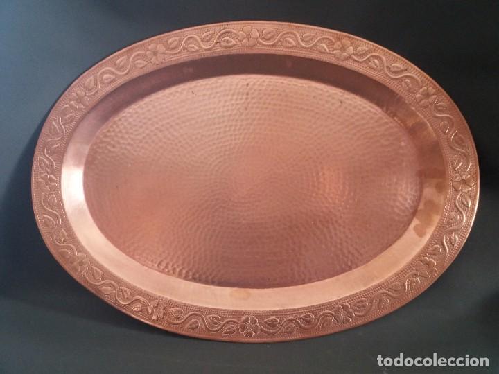Antig&uuml;edades: preciosa bandeja de cobre repujado - Foto 1