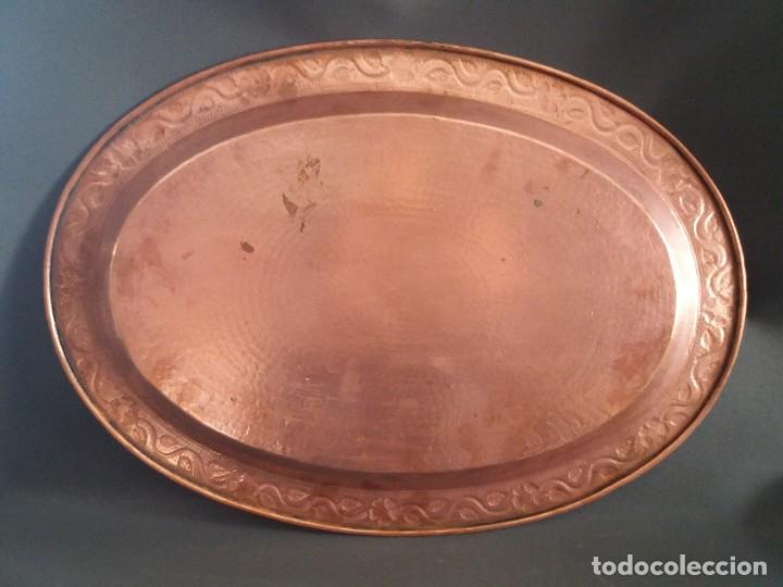 Antig&uuml;edades: preciosa bandeja de cobre repujado - Foto 3