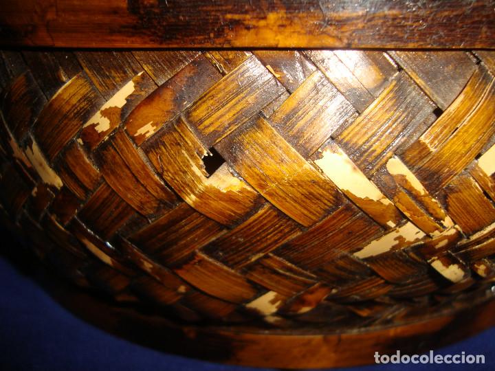 Antig&uuml;edades: ANTIGUA CESTA NECESER DE BAMB&Uacute; 24 CM DE DIAMETRO - Foto 3