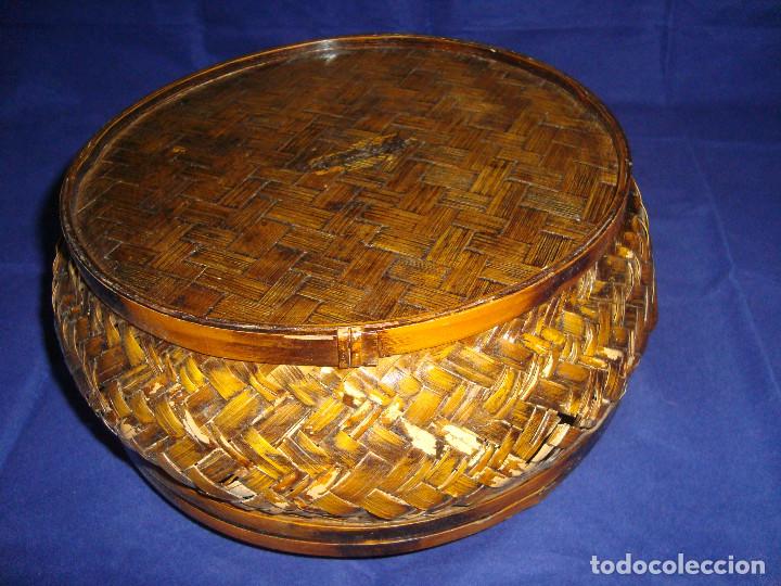 Antig&uuml;edades: ANTIGUA CESTA NECESER DE BAMB&Uacute; 24 CM DE DIAMETRO - Foto 5