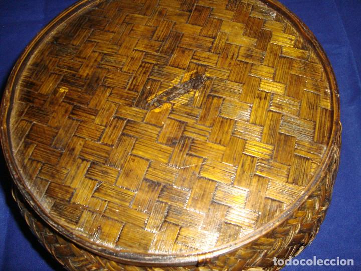 Antig&uuml;edades: ANTIGUA CESTA NECESER DE BAMB&Uacute; 24 CM DE DIAMETRO - Foto 6