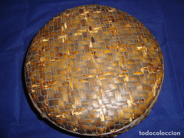 Antig&uuml;edades: ANTIGUA CESTA NECESER DE BAMB&Uacute; 24 CM DE DIAMETRO - Foto 7