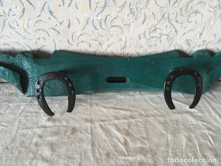 Antig&uuml;edades: YUGO CON HERRADURAS PARA PERCHA - Foto 2